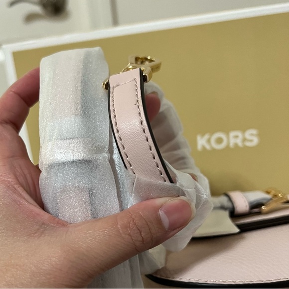 ❌SOLD❌NWT Michael Kors Emilia Crossbody Bag - Picture 8 of 11